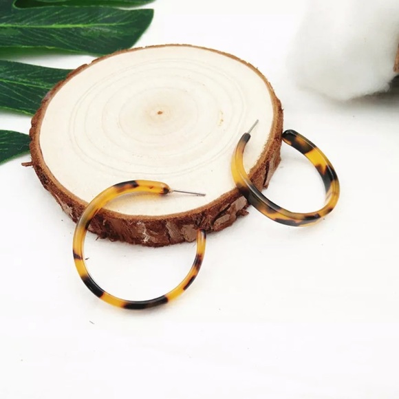 Pawsitively Posh Jewelry - {LEILA} tortoise hoop acrylic earrings